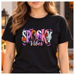 Spooky Vibes női Halloween póló – cicás, szellemes mintával