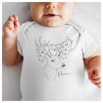 Karácsonyi csodaszarvas mintás gyerek póló, baba body – saját névvel - fotózáshoz is tökéletes