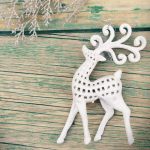 Glitteres szarvasos karácsonyfadísz - Fehér és arany színű 