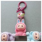 Labubu kulcstartó / táskadísz – vicces meglepetésfigura