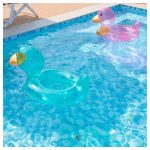 Átlátszó gyerek úszógumi kacsa mintával – nyári pancsoláshoz, strandoláshoz, biztonságos vízi játékhoz