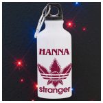 Huntrix mintás alumínium kulacs saját névvel – egyedi ajándék