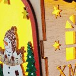 Karácsonyi dísz - fa házikó ledes ablak- ajtódísz