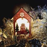 Karácsonyi dísz - fa házikó ledes ablak- ajtódísz - karácsonyi autó