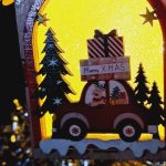 Karácsonyi dísz - fa házikó ledes ablak- ajtódísz - karácsonyi autó