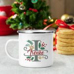 Egyedi karácsonyi zománcozott fém bögre - Iniciálé mintával és saját névvel 