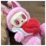 la-la-LABUBU – Éneklő, világító öleléspajti kulcstartó