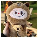 Labubu capybara jelmezes plüss 25 cm – hordozható és alvótárs