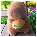 Vicces Kapibara Plüss Hamburgerrel – Puha Ölelgetni Való Játék 35 cm