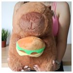 Vicces Kapibara Plüss Hamburgerrel – Puha Ölelgetni Való Játék 35 cm