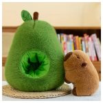Capybara plüss - sapkában 25 cm
