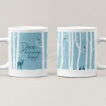 Egyedi karácsonyi bögre - téli erdő mintával - saját névvel - többféle színnel 